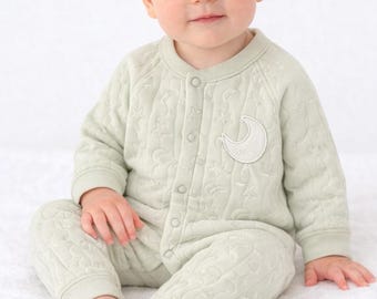 Pijama unisex de algodón acolchado verde menta con detalle de luna para bebé