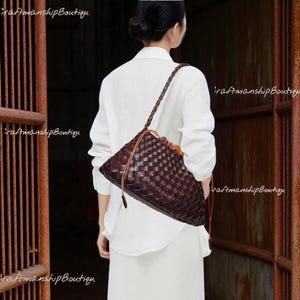 Handwoven Cowhide Shoulder Bag: Soft Leather French Style