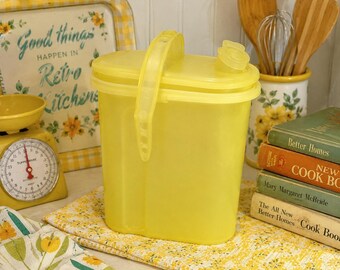 Vintage Yellow Tupperware Pitcher w Lid Handle Retro Kitchen Made USA Flawed