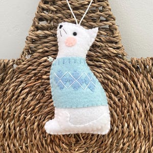 Blue winter jumper felt cat, Felt cat hanging decoration, cat in a jumper, felt cat, cat gift, cat ornament