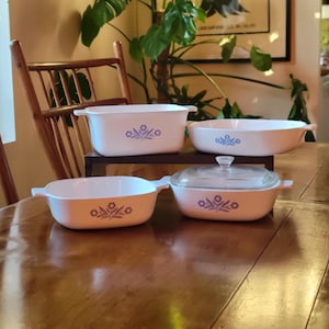 Vintage Corning Ware Kasserolle: Blaue Kornblumen Backformen mit Deckeln (Größe wählen)