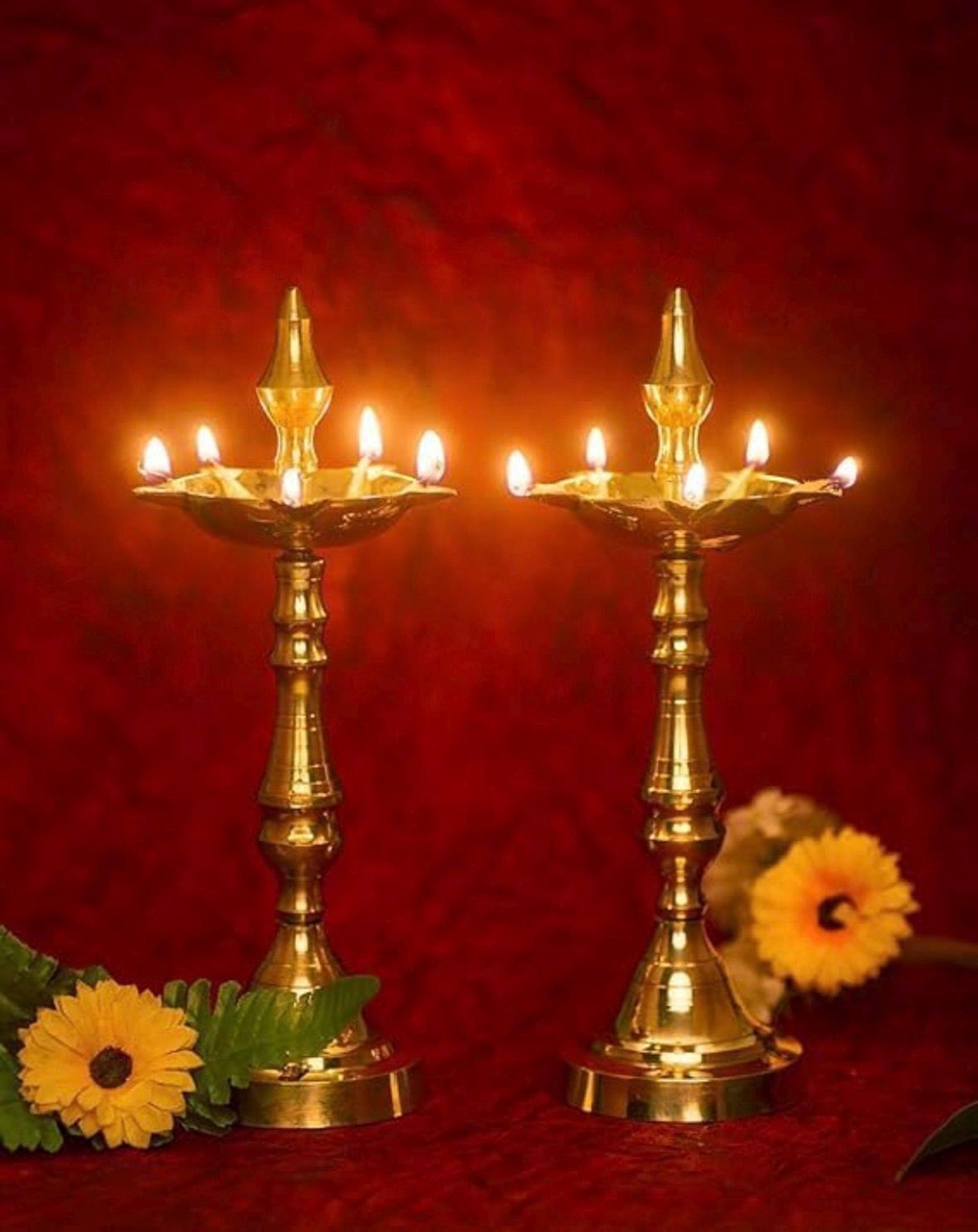 Pure Brass Fancy Kerala Diya / Sumai Oil Lamp Stand for Puja Home Decoration Items Kuthuvilakku Golden Kuthu Vilakku for Pooja Room Temple .