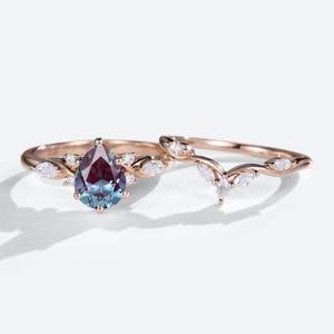 Bague alexandrite poire : grappe de croissants en or rose 14 carats, pierre de naissance de juin
