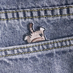 Petit patch brodé chat de poche, minou, thermocollant, pour jean, pour veste