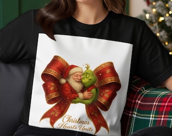 Camiseta con Papá Noel y el Grinch abrazándose, espíritu navideño, ropa festiva