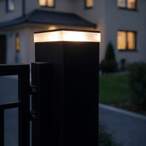 Puede incluir: Un juego de tres tazas de cerámica con un acabado moteado y mate. Las tazas son en tonos crema, gris claro y gris oscuro. Cada taza tiene un diseño simple y minimalista, ideal para café o té.