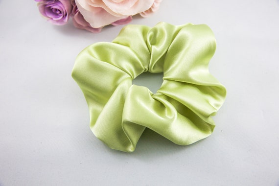 SATIN ROSE HAIR TIE PALE YELLOW SATIN ROSE HAIR TIE PALE YELLOW