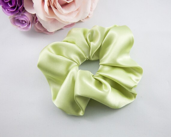 SATIN ROSE HAIR TIE PALE YELLOW SATIN ROSE HAIR TIE PALE YELLOW