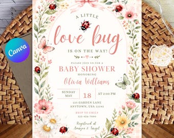 Może przedstawiać: Prostokątne zaproszenie na baby shower z różową kokardą, biedronkami, motylami i kwiatowymi ilustracjami. Tekst brzmi: A LITTLE love bug IS ON THE WAY! PLEASE JOIN US FOR A BABY SHOWER HONORING Olivia Williams SUNDAY MAY 18 AT 2:00 PM.