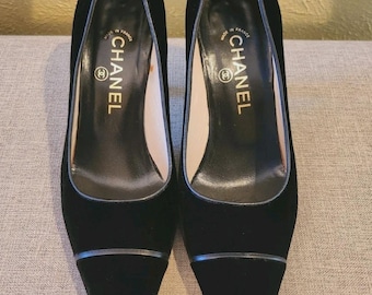 Vintage CHANEL Size 6.5 US 36.5 Classic Black Velvet Leather Trim Pumps 2.5" Heel Pointed Toe Made in France Shoes