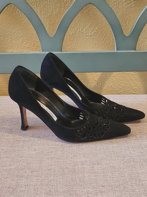 Vintage Manolo Blahnik Black Laser Cut Suede Pump Heel Shoes Size