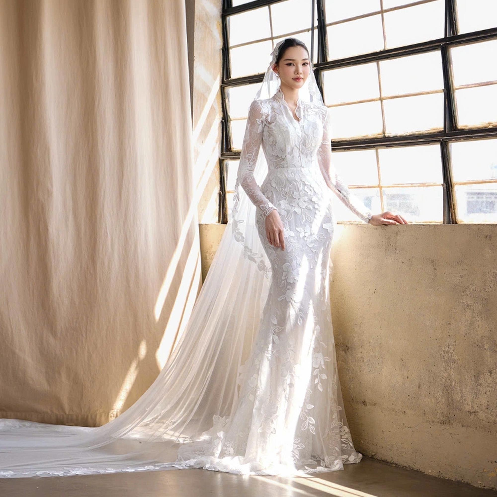 high neck long sleeve mermaid wedding dress Embellished Sheer Sleeves Crepe Mermaid Bridal Dress