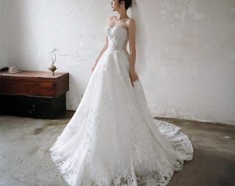 Robe de mariée en dentelle, robe de bal, robe de mariée corset, épaules dénudées, princesse, longue traîne