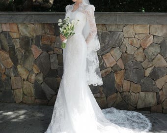 Lace mermaid V-neck wedding dress long sleeves detachable over skirt custom bridal gown