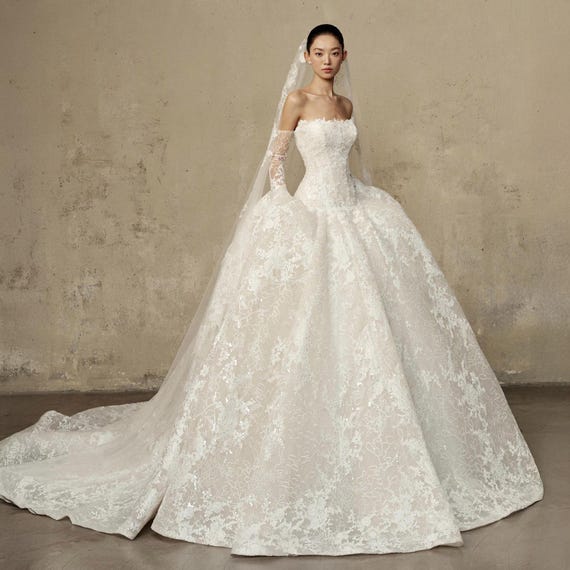 knee length dresses for ladies A-line Leaf Lace Appliqued Wedding Dresses with Long Train VW2118 –  Viniodress main image 1