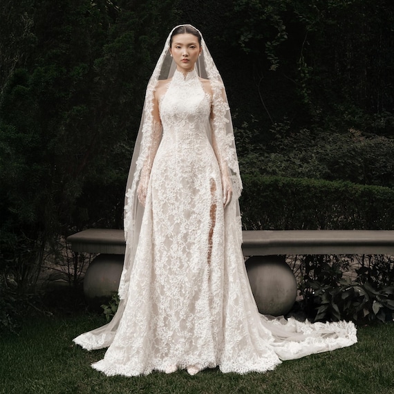 Halter Neck Lace Wedding Dress With Detachable Long Sleeves Bridal Gown