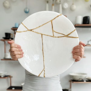 Große Kintsugi Schüssel, weiße Kintsugi Platte, sinnvolles Hochzeitsgeschenk