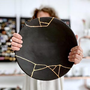 Tigela grande de Kintsugi, prato preto de Kintsugi, presente de casamento significativo