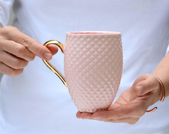 Porcelain Mug with Pineapple Texture And Gold Handle