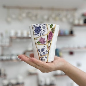 Small Kintsugi Vase with Floral Sections zdjęcie 4