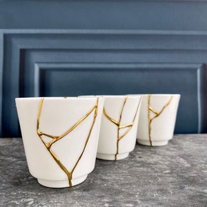 Kintsugi tea light holders white.