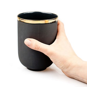 Taza Negra Hecha a Mano con Borde Dorado, Regalo para Hombre imagen 4