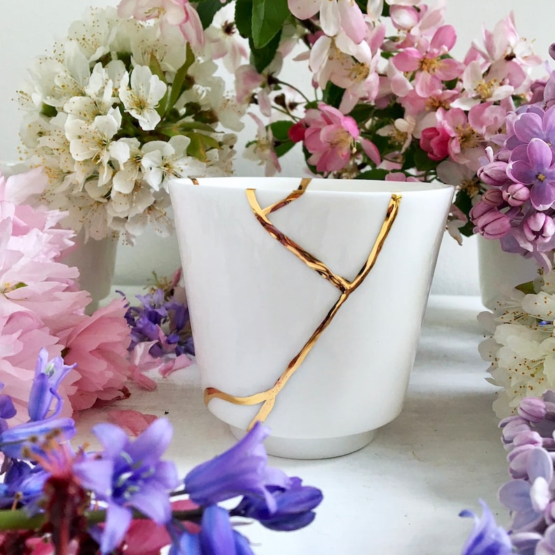Kintsugi tea light holder white.