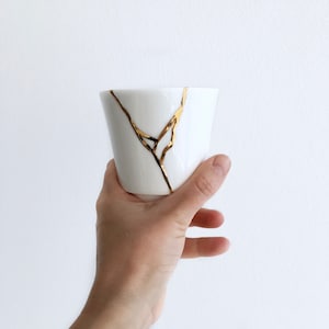 Kintsugi tea light holder white.