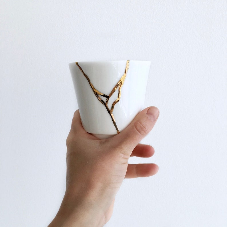 Kintsugi tea light holder white.