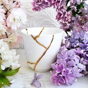 Kintsugi tea light holder white.