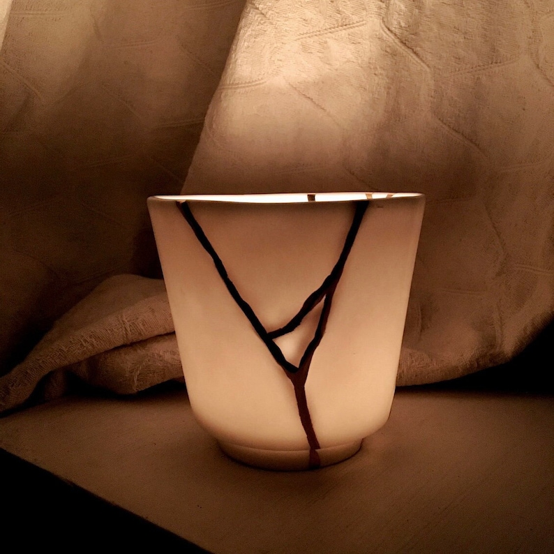 Kintsugi tea light holder white.