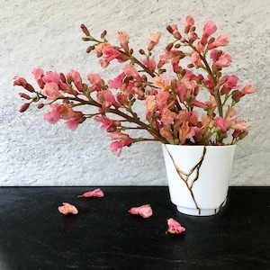 Kintsugi tea light holder white.