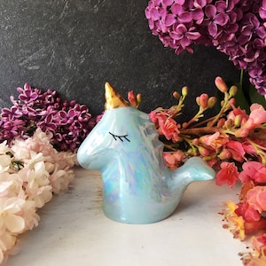 Bonita figura de unicornio, unicornio arcoíris, unicornio azul.