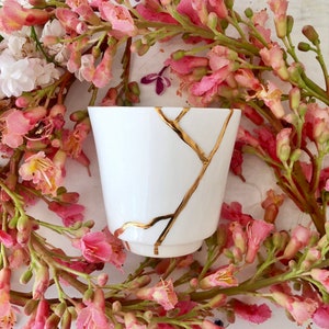 Kintsugi candle holder white.