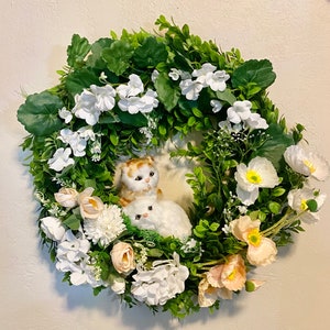 White and Tabby Handmade Plush Cat Wreath - Custom Animal Decor for Cat Lovers - Cute Kitty Door Decoration