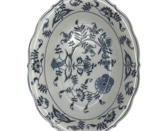 Blue Danube Oval Vegetable Bowl Blue Onion Pattern Scalloped 9" White Excellent