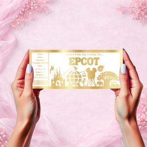 Puede incluir: Un boleto dorado con el texto "James You Are Going To... EPCOT" y siluetas de Disney. El boleto incluye "James", la ubicación "Orlando, Florida" y la fecha "30.01.2025". El fondo es rosa claro.