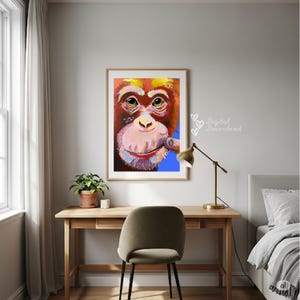 Puede incluir: Una impresión artística enmarcada de un orangután con un cigarro. La obra de arte presenta colores vibrantes, incluyendo tonos de rojo, naranja y azul. La cara del orangután es el punto focal, con ojos detallados y una expresión juguetona.