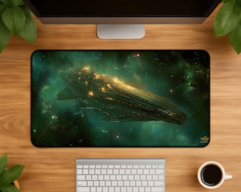 Raumschiff Schreibtischunterlage goldene Galaxie Kunst - Große Space Opéra Schreibtischunterlage mit Smaragdnebel und entfernten Sternen elegantes Sci-Fi Geschenk für Gamer