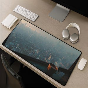 Tapete de mesa Urban Sunrise Cityscape - Mousepad grande para jogos com estampa urbana, horizonte da cidade e estética de café. Decoração perfeita para mesa de escritório. Presente ideal para amantes de café.