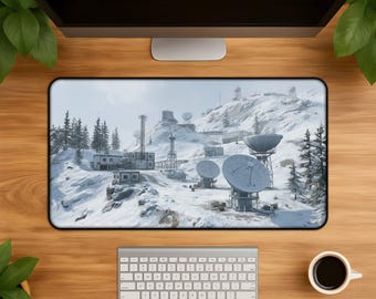 Snowy Mountain Base Schreibtischunterlage - Panorama Winter Landschaft mit Militärlandschaft und Sat-Schüsseln für Büro und Gamer