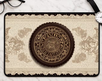 Schokolade Schreibtischunterlage Vintage Spitze Medaillon - elegantes barockes Schokoladen Pralinen Muster verziertes viktorianisches Typografie Geschenk für Dessert Liebhaber