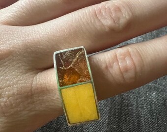 Two-color amber ring size 8.5