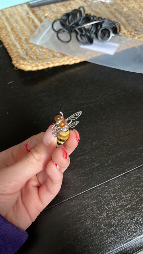 Bee pendant - image 4
