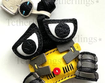 Hand-Stitched Genuine Leather Robot Bag Charm – Hand-Sewn Accessory