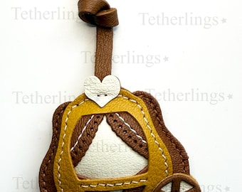 Portachiavi a forma di carrozza da principessa in vera pelle, realizzato a mano per borse, borsette e zaini.