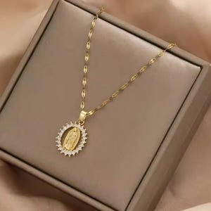 Gold Virgin Mary Medal Necklace with Rhinestones – Elegant and Spiritual Religious Pendant