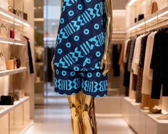 Conjunto de dos piezas de batik africano: top peplum fruncido y pantalón corto a juego.