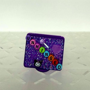 Kawaii Pillen Reiseetui: UNHINGED Lila Glitter Compact