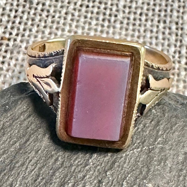 14k rectangular Sardonyx Victorian ring, classic timeless design, size 6